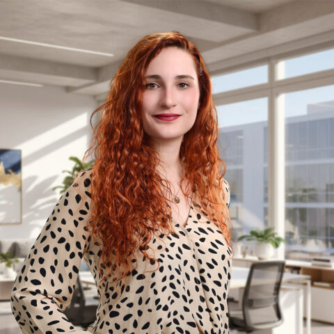 sesión corporativa mujer en oficina Santiago