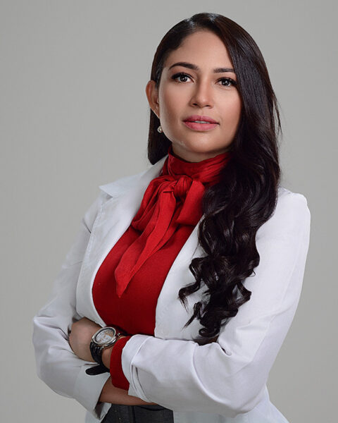 fotografia corporativa en estudio doctores Las Condes Santiago mujer