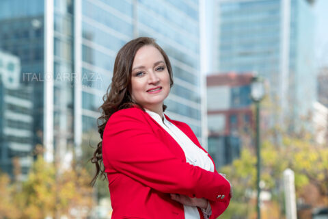 Sesión Fotos en exterior corporativa empresa linkedin retrato mujer