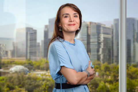 sesion corporativa mujer linkedin santiago